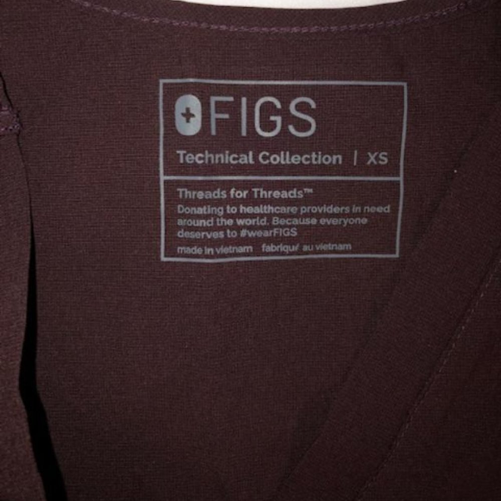 FIGS XS WOMENS SCRUB MAROON TOP